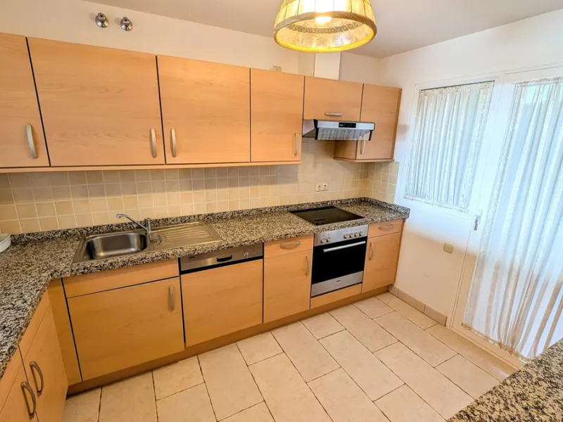 Altos de Almendros – Exclusive Ground-Floor Apartment with Spacious Private Garden and Sea View