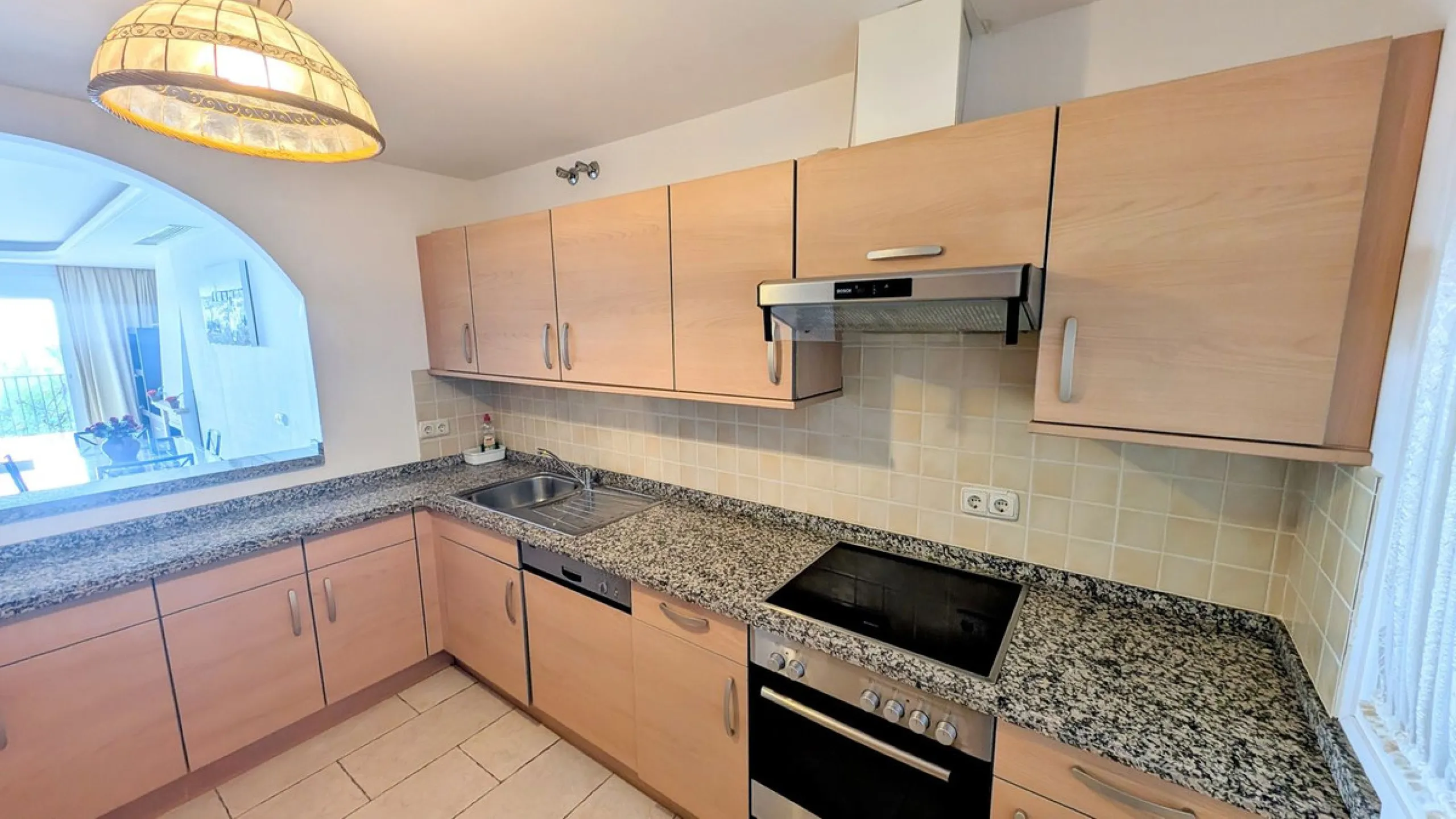 Altos de Almendros – Exclusive Ground-Floor Apartment with Spacious Private Garden and Sea View