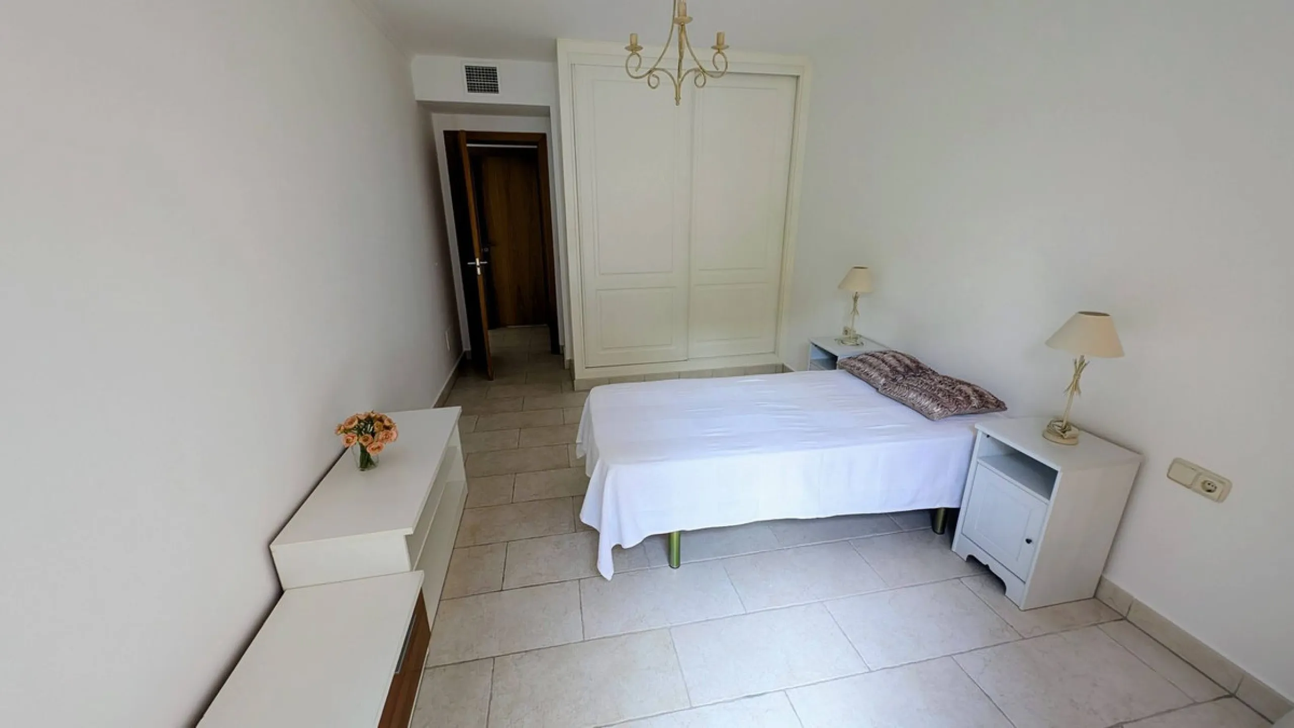 Altos de Almendros – Exclusive Ground-Floor Apartment with Spacious Private Garden and Sea View