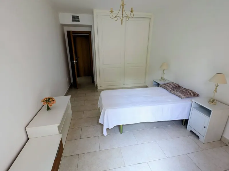Altos de Almendros – Exclusive Ground-Floor Apartment with Spacious Private Garden and Sea View