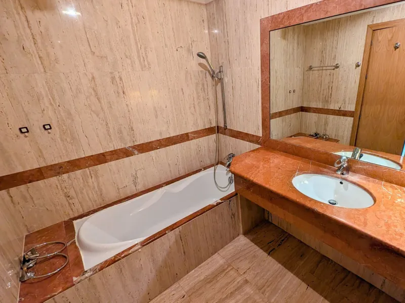 Altos de Almendros – Exclusive Ground-Floor Apartment with Spacious Private Garden and Sea View