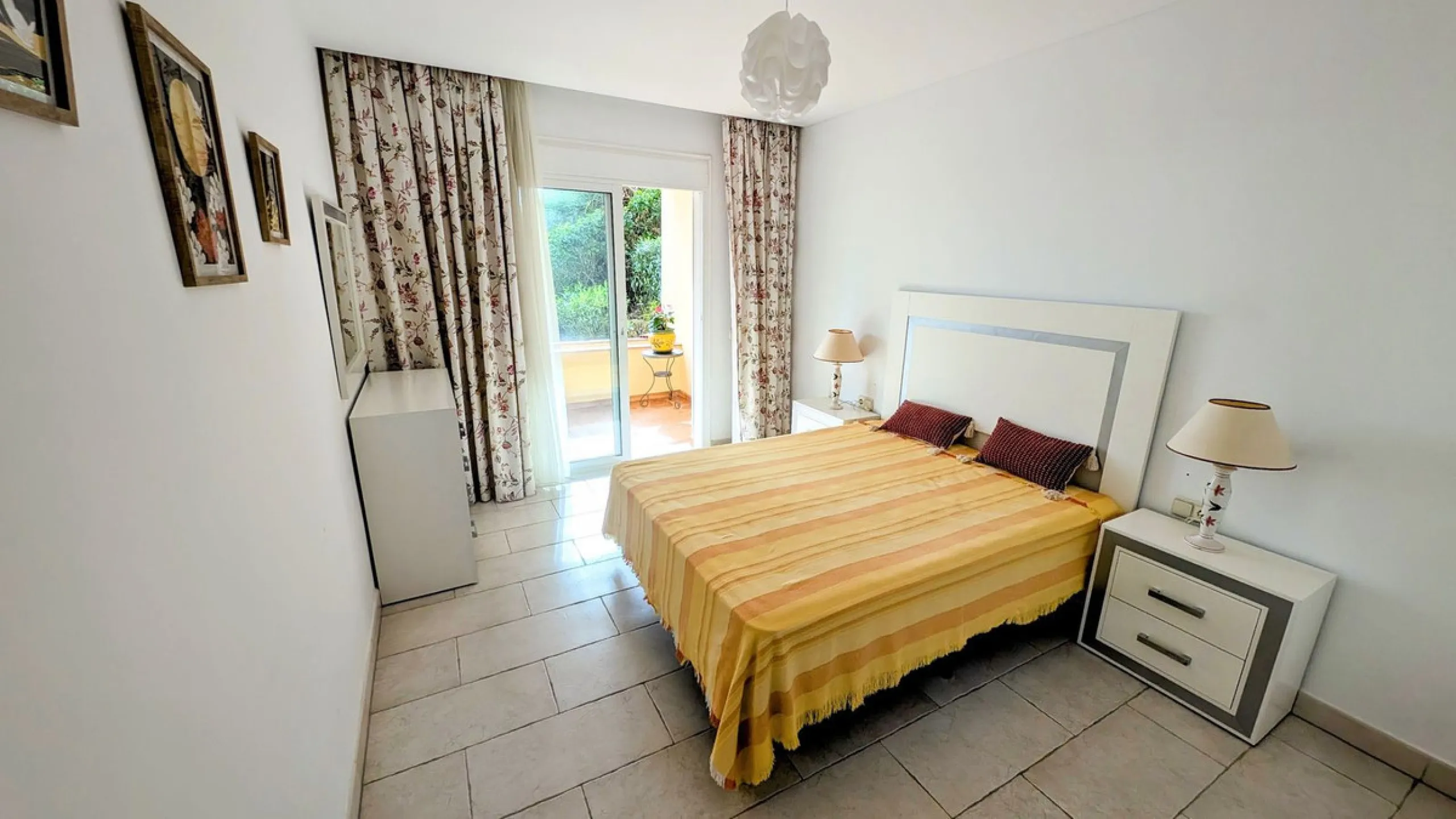Altos de Almendros – Exclusive Ground-Floor Apartment with Spacious Private Garden and Sea View