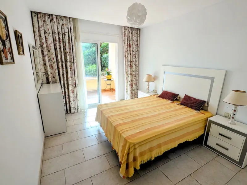 Altos de Almendros – Exclusive Ground-Floor Apartment with Spacious Private Garden and Sea View