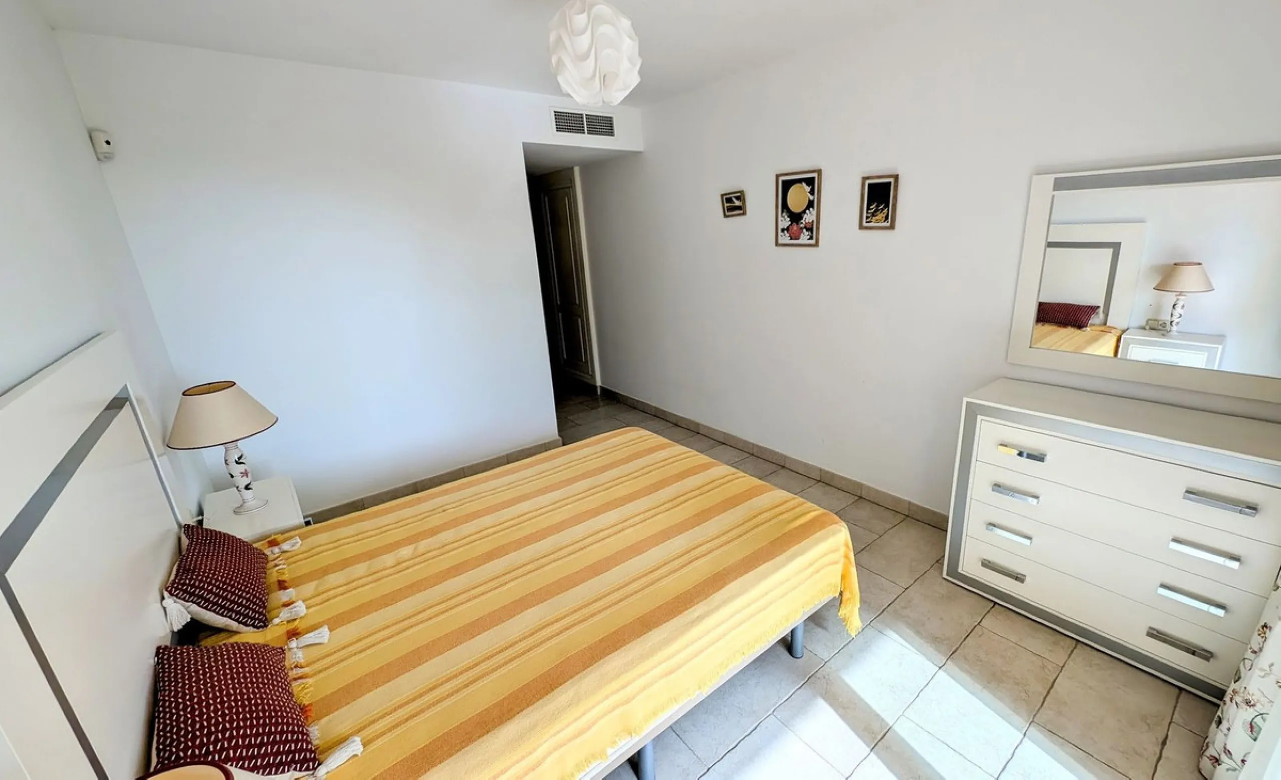Altos de Almendros – Exclusive Ground-Floor Apartment with Spacious Private Garden and Sea View