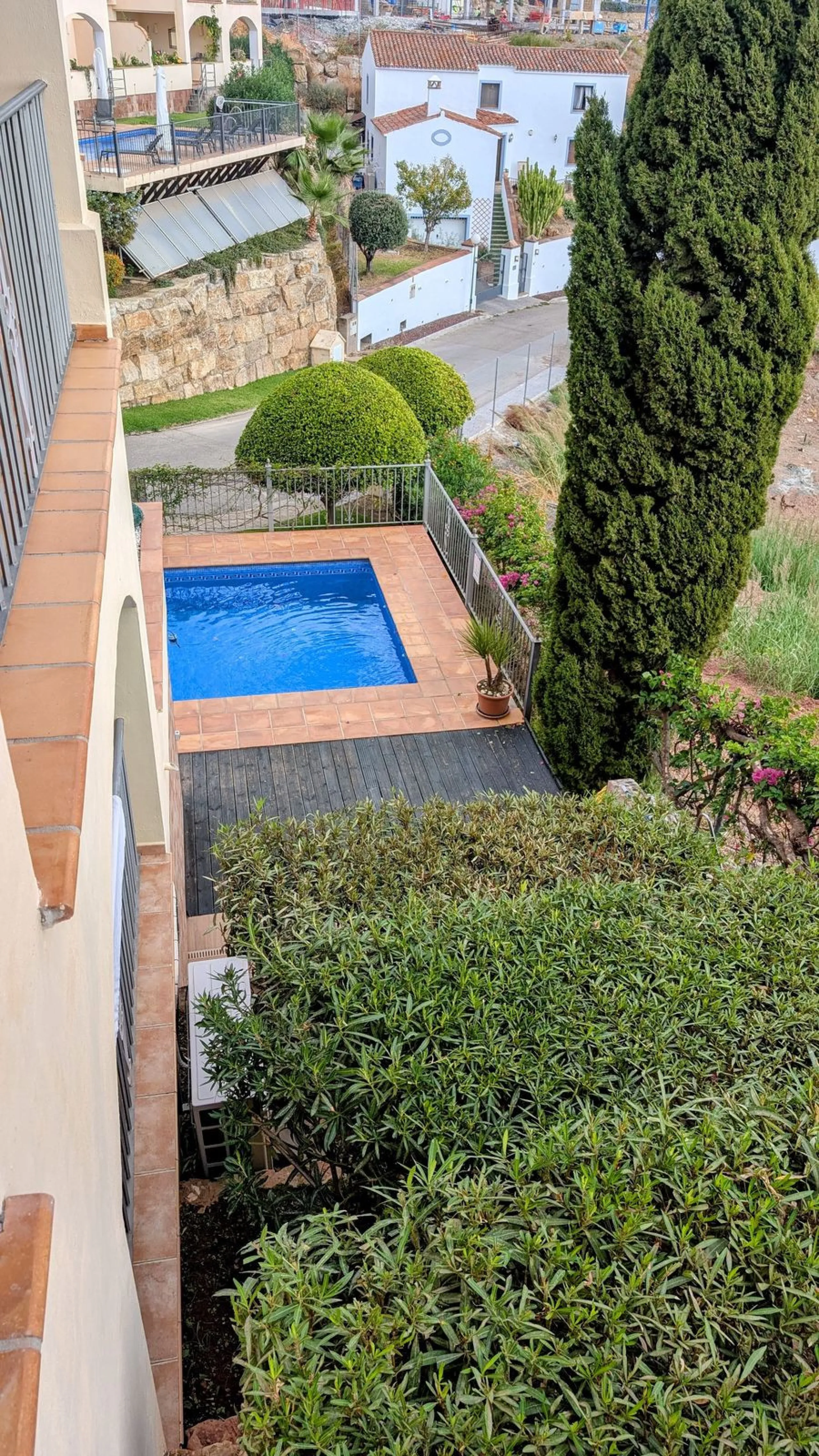 Altos de Almendros – Exclusive Ground-Floor Apartment with Spacious Private Garden and Sea View