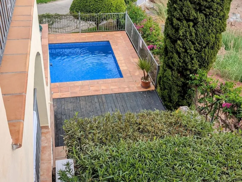 Altos de Almendros – Exclusive Ground-Floor Apartment with Spacious Private Garden and Sea View