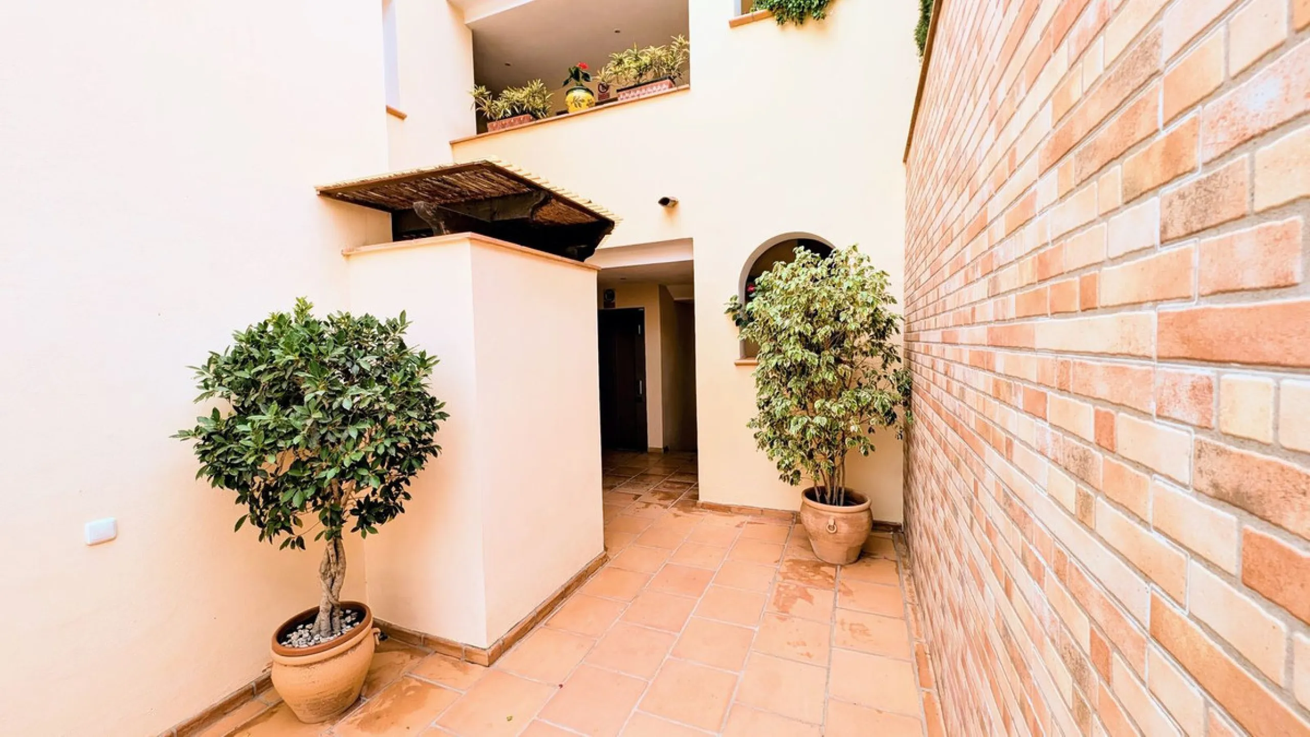 Altos de Almendros – Exclusive Ground-Floor Apartment with Spacious Private Garden and Sea View