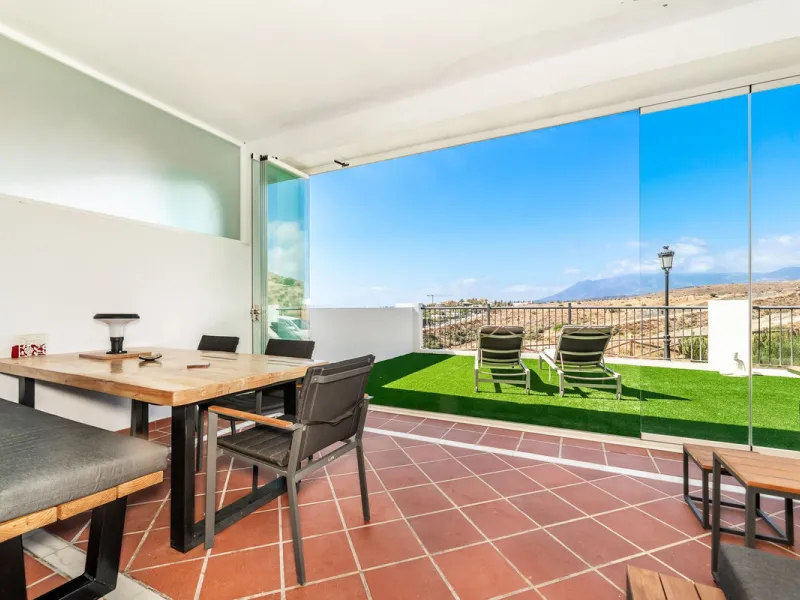 Andalucian style living with a modern twist within the popular urbanisation Paraiso Pueblo.