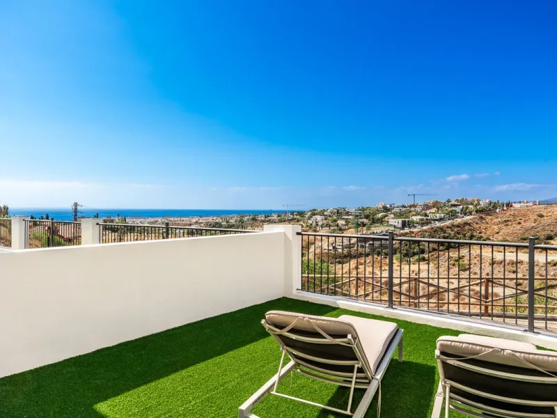 Andalucian style living with a modern twist within the popular urbanisation Paraiso Pueblo.