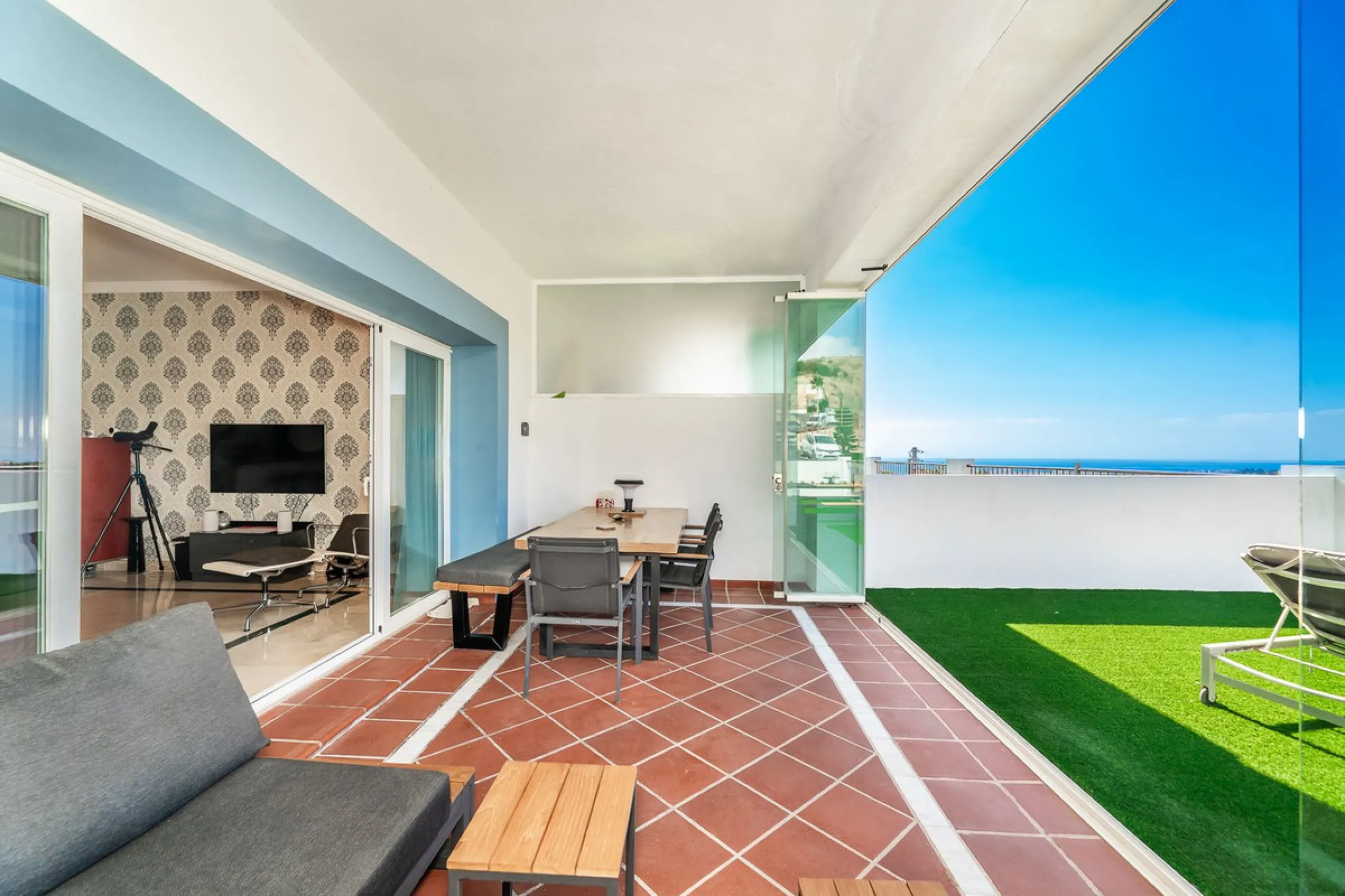 Andalucian style living with a modern twist within the popular urbanisation Paraiso Pueblo.