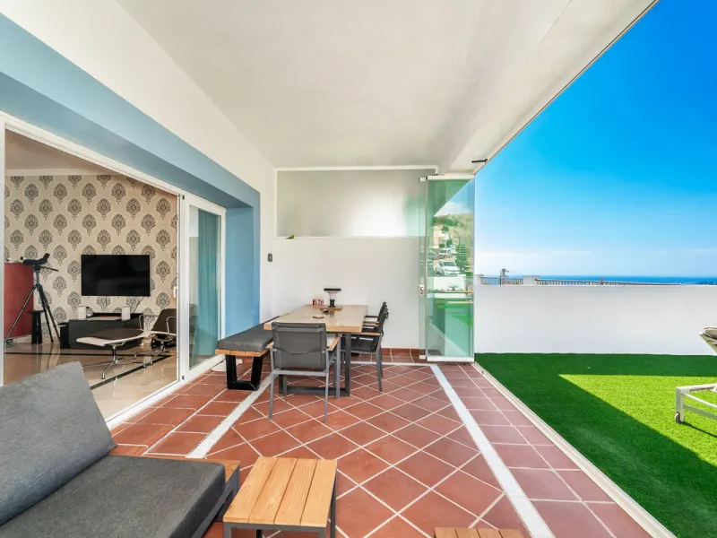 Andalucian style living with a modern twist within the popular urbanisation Paraiso Pueblo.