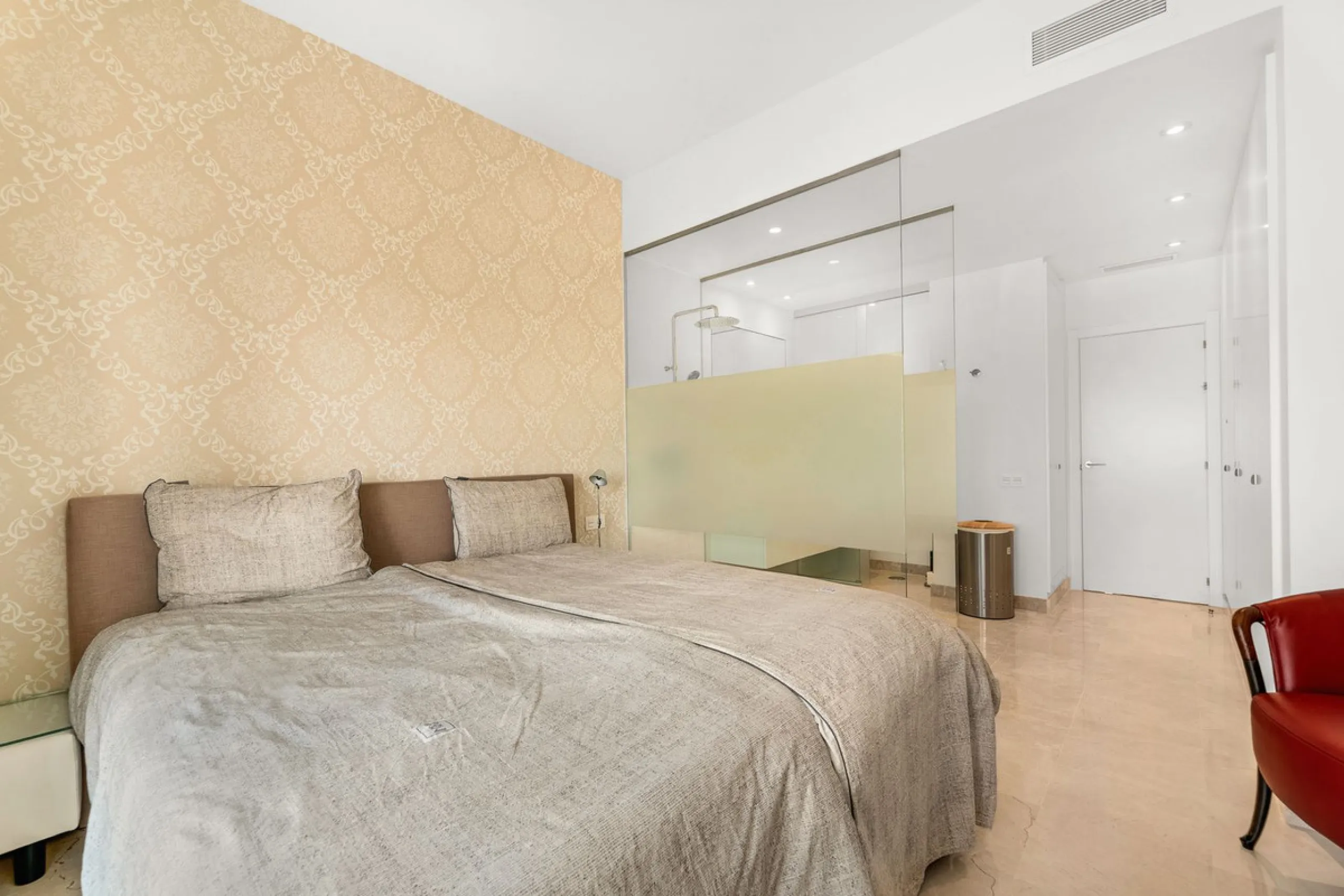 Andalucian style living with a modern twist within the popular urbanisation Paraiso Pueblo.