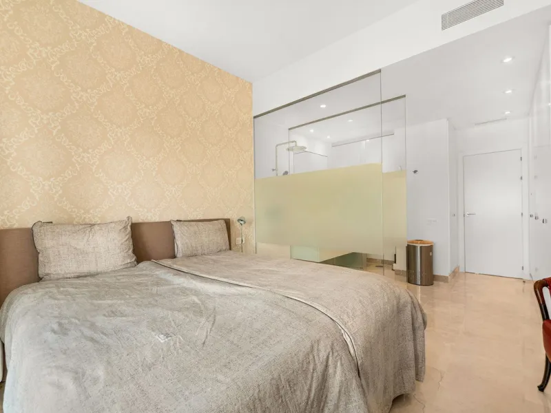 Andalucian style living with a modern twist within the popular urbanisation Paraiso Pueblo.
