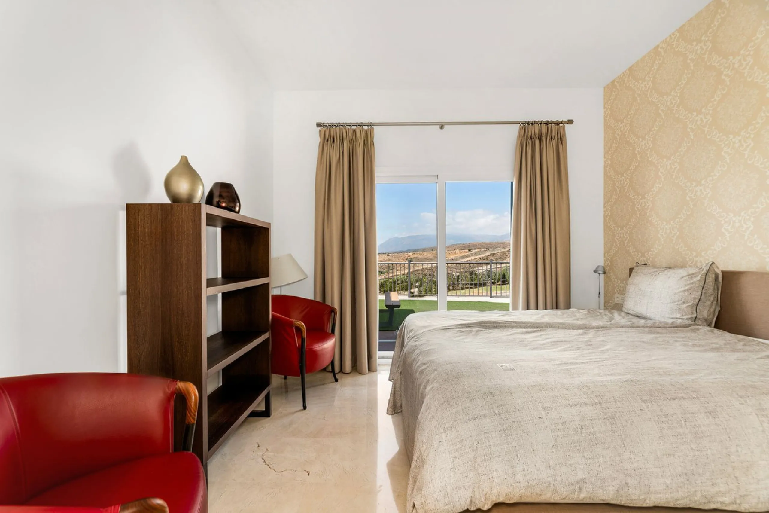 Andalucian style living with a modern twist within the popular urbanisation Paraiso Pueblo.