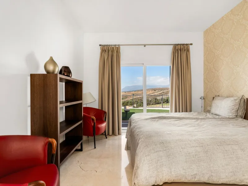 Andalucian style living with a modern twist within the popular urbanisation Paraiso Pueblo.