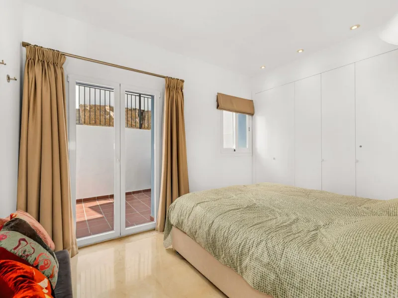Andalucian style living with a modern twist within the popular urbanisation Paraiso Pueblo.