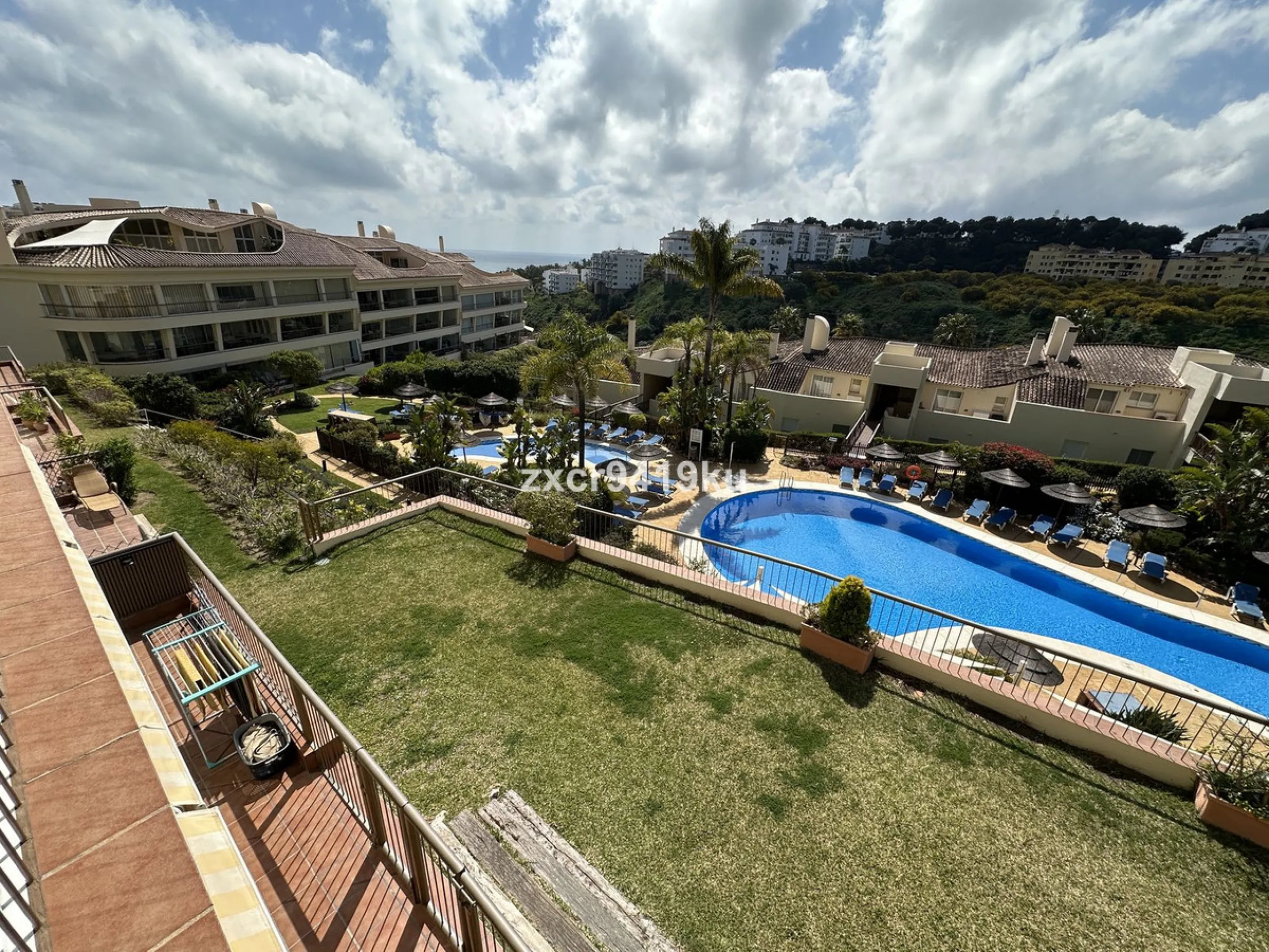 Apartment - Middle Floor Apartment в продаже в Mijas, Málaga. В доме 2 спален и 2 ванных комнат. Площадь дома 122 м²