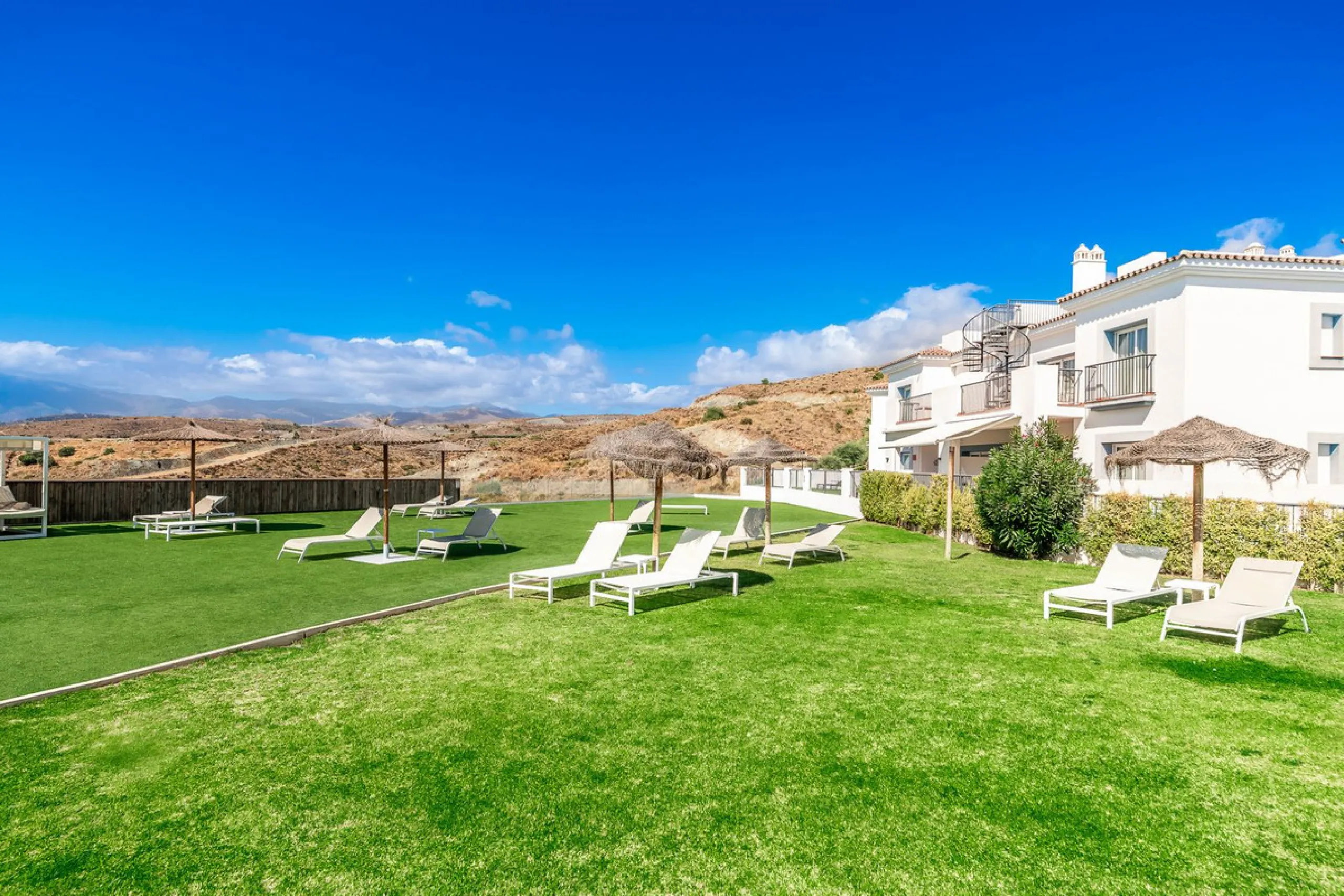 Andalucian style living with a modern twist within the popular urbanisation Paraiso Pueblo.