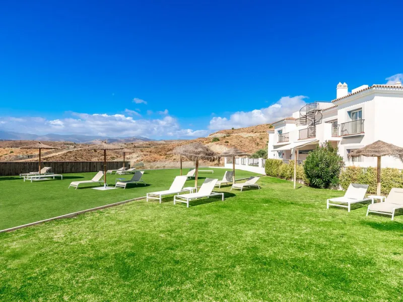 Andalucian style living with a modern twist within the popular urbanisation Paraiso Pueblo.