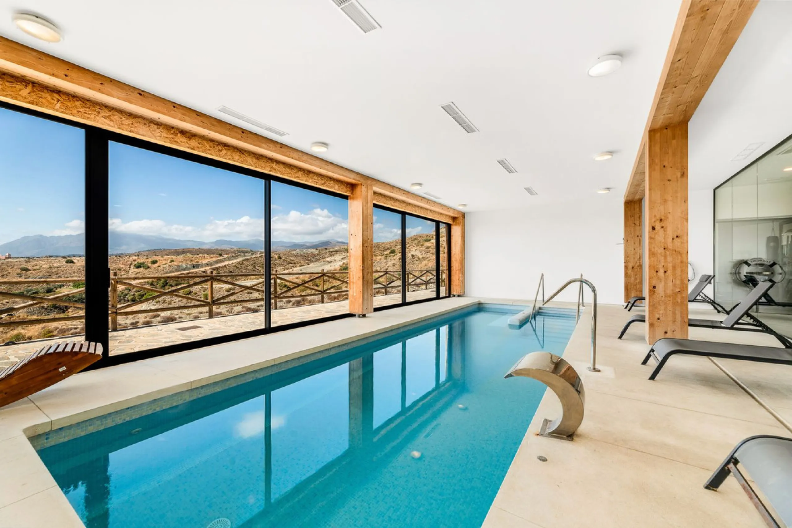 Andalucian style living with a modern twist within the popular urbanisation Paraiso Pueblo.