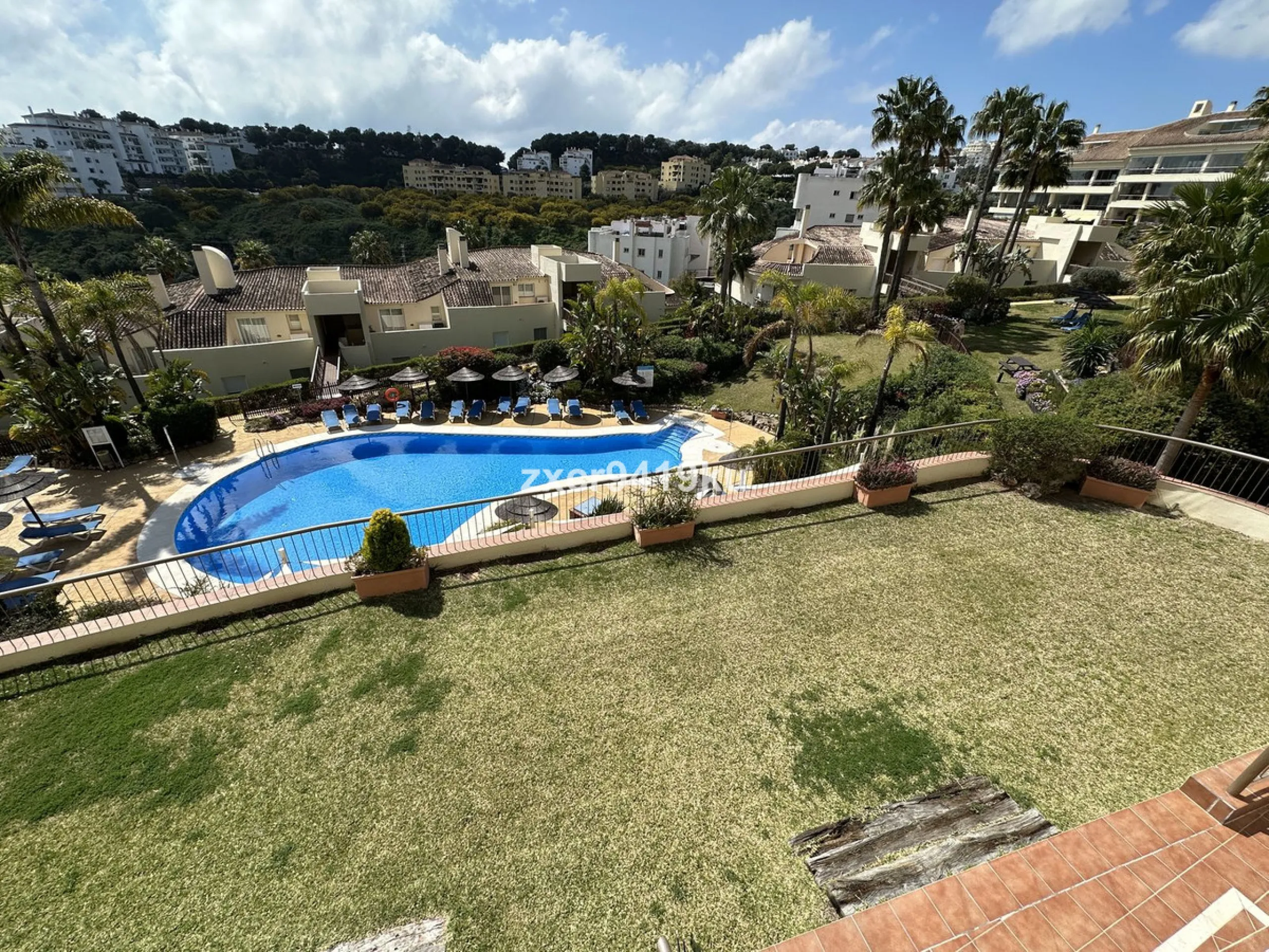 Apartment - Middle Floor Apartment в продаже в Mijas, Málaga. В доме 2 спален и 2 ванных комнат. Площадь дома 122 м²
