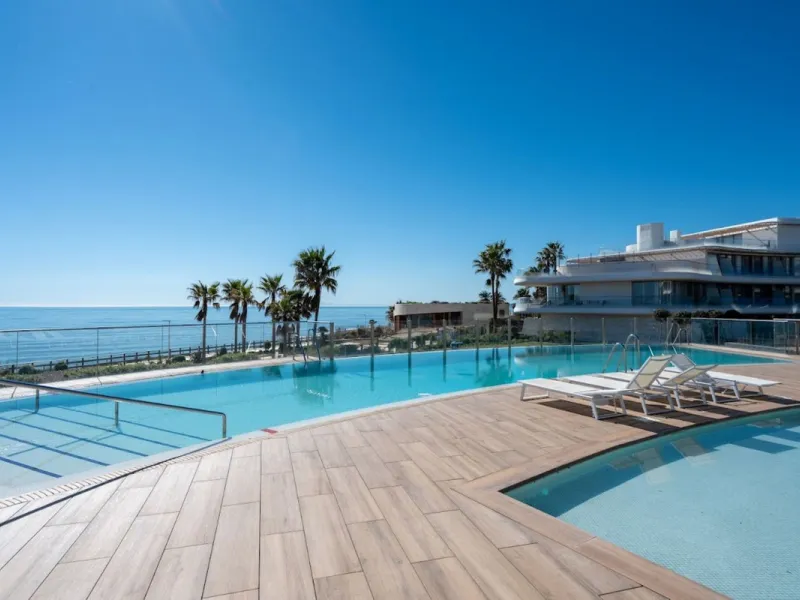 You want to hear the sound of the sea!