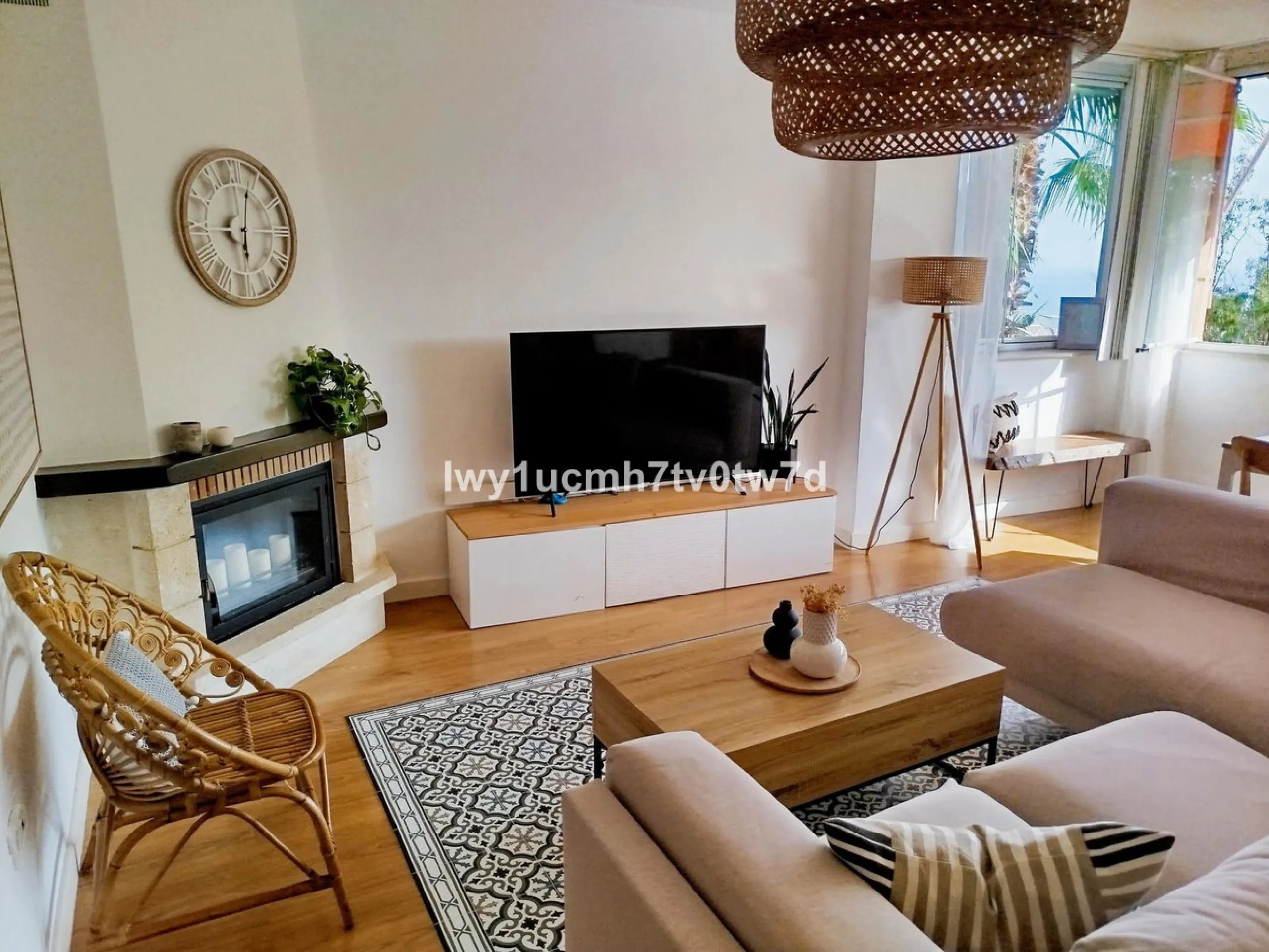 Discover this stunning 3-bedroom property in the heart of Rincón de la Victoria, Málaga, priced at €460,000. With a generous area of 107m², this home offers a perfect blend of comfort and style, making it an ideal choice for families or those seeking a se