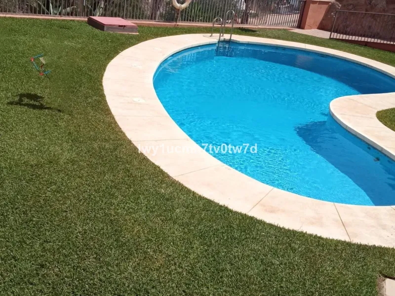 Discover this stunning 3-bedroom property in the heart of Rincón de la Victoria, Málaga, priced at €460,000. With a generous area of 107m², this home offers a perfect blend of comfort and style, making it an ideal choice for families or those seeking a se