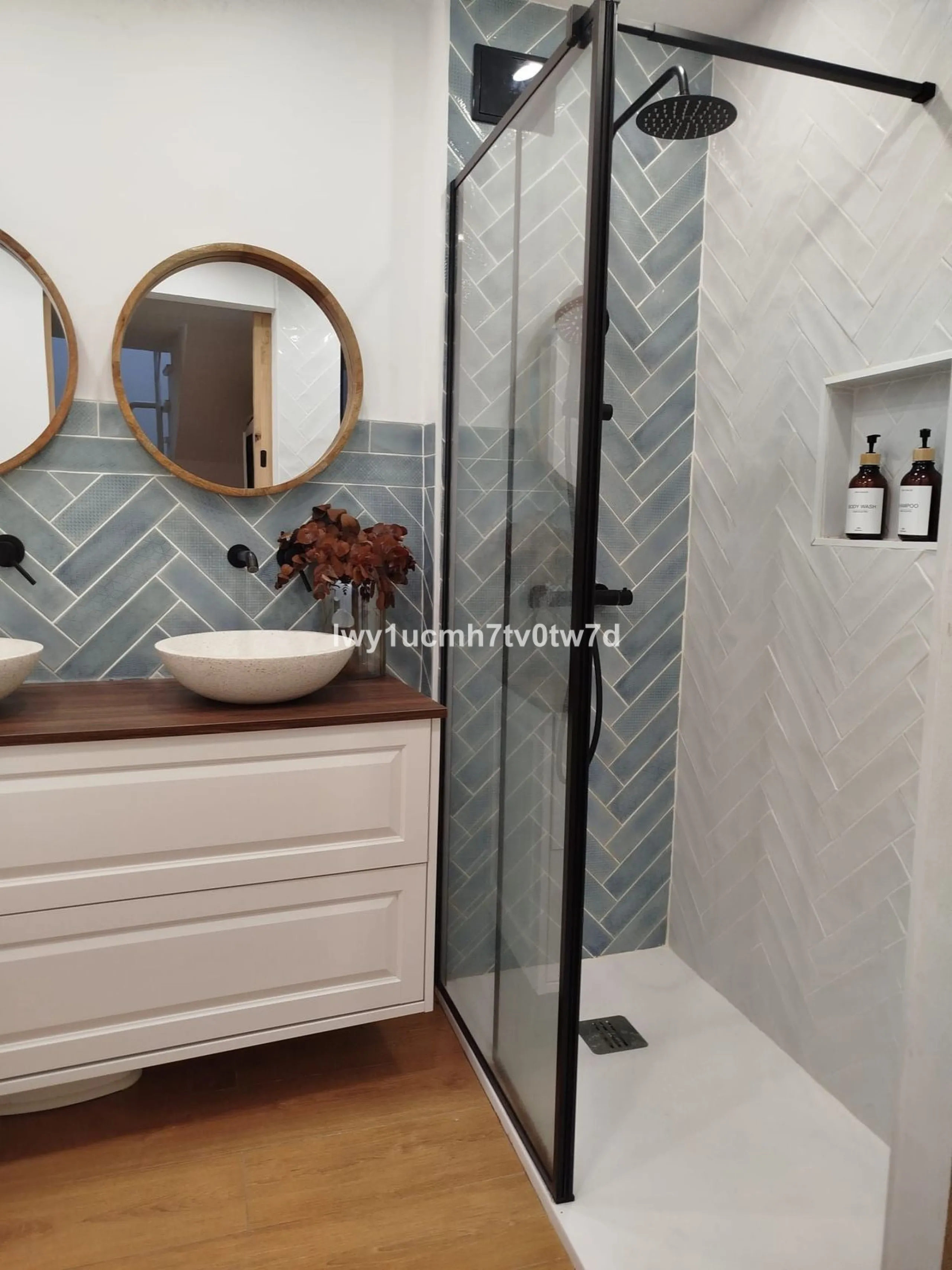 Discover this stunning 3-bedroom property in the heart of Rincón de la Victoria, Málaga, priced at €460,000. With a generous area of 107m², this home offers a perfect blend of comfort and style, making it an ideal choice for families or those seeking a se
