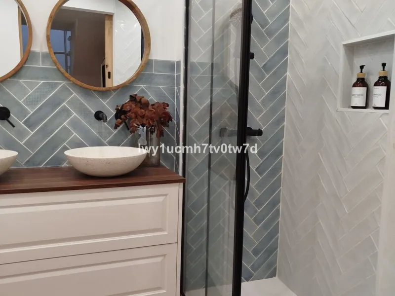 Discover this stunning 3-bedroom property in the heart of Rincón de la Victoria, Málaga, priced at €460,000. With a generous area of 107m², this home offers a perfect blend of comfort and style, making it an ideal choice for families or those seeking a se