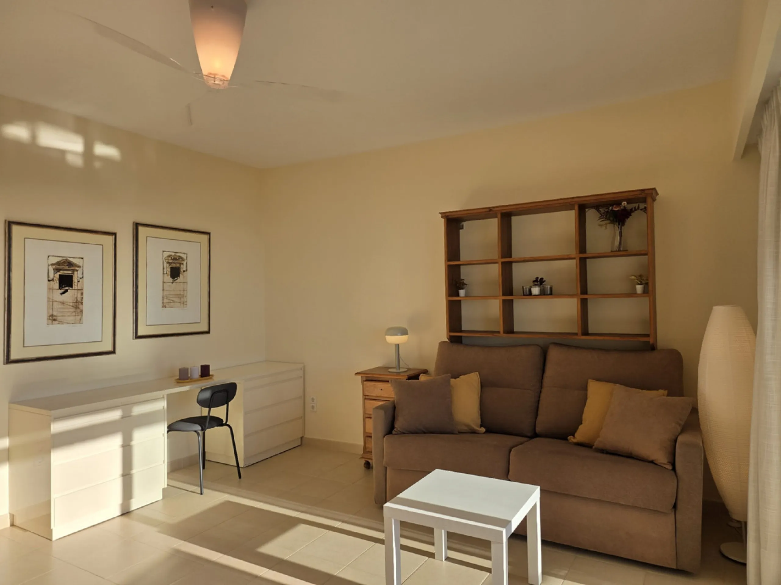 Exclusive luxury studio that combines elegance, comfort, and a privileged location. The property features a full bathroom and a spacious open-plan area that integrates the living room, dining area, kitchen, and bedroom. It also offers a storage room and a