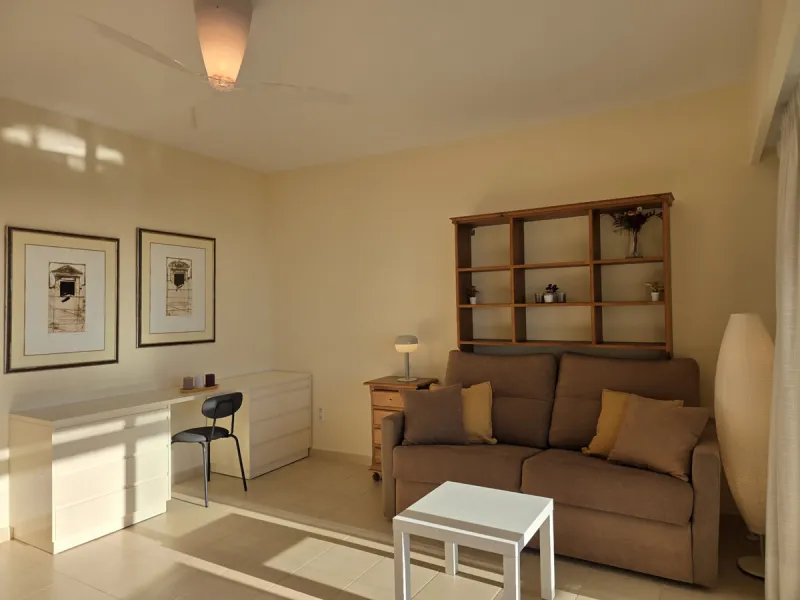 Exclusive luxury studio that combines elegance, comfort, and a privileged location. The property features a full bathroom and a spacious open-plan area that integrates the living room, dining area, kitchen, and bedroom. It also offers a storage room and a
