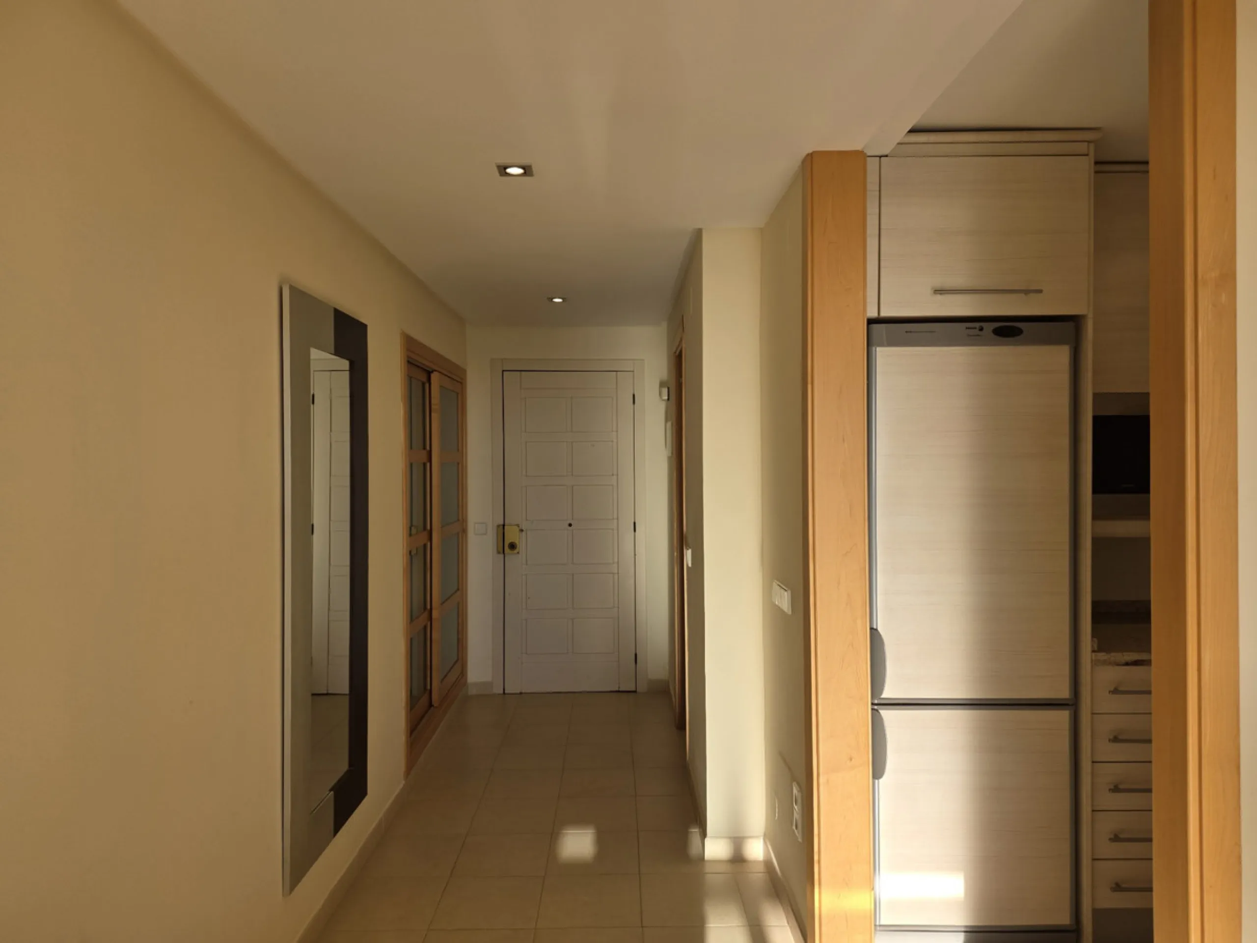 Exclusive luxury studio that combines elegance, comfort, and a privileged location. The property features a full bathroom and a spacious open-plan area that integrates the living room, dining area, kitchen, and bedroom. It also offers a storage room and a