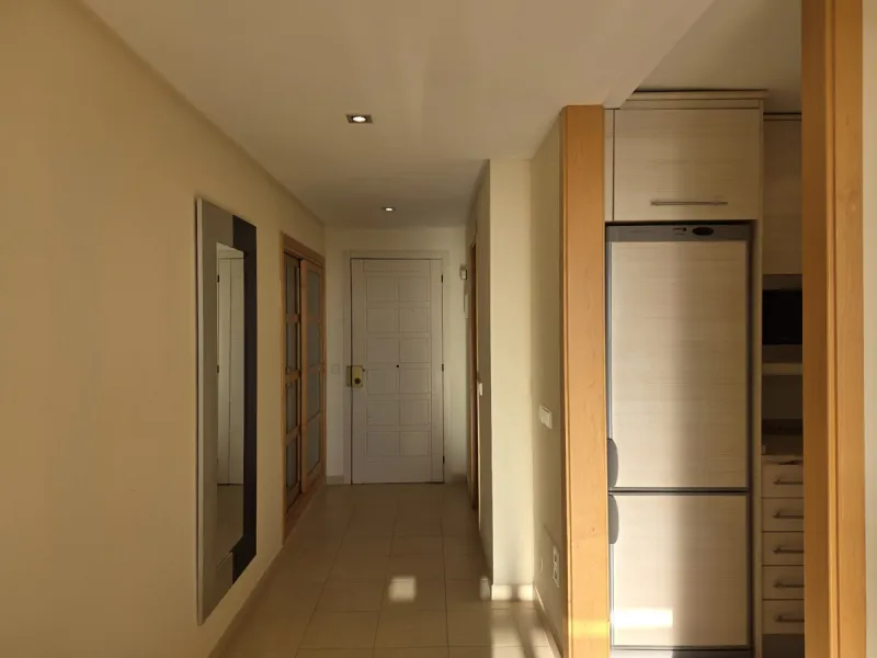 Exclusive luxury studio that combines elegance, comfort, and a privileged location. The property features a full bathroom and a spacious open-plan area that integrates the living room, dining area, kitchen, and bedroom. It also offers a storage room and a