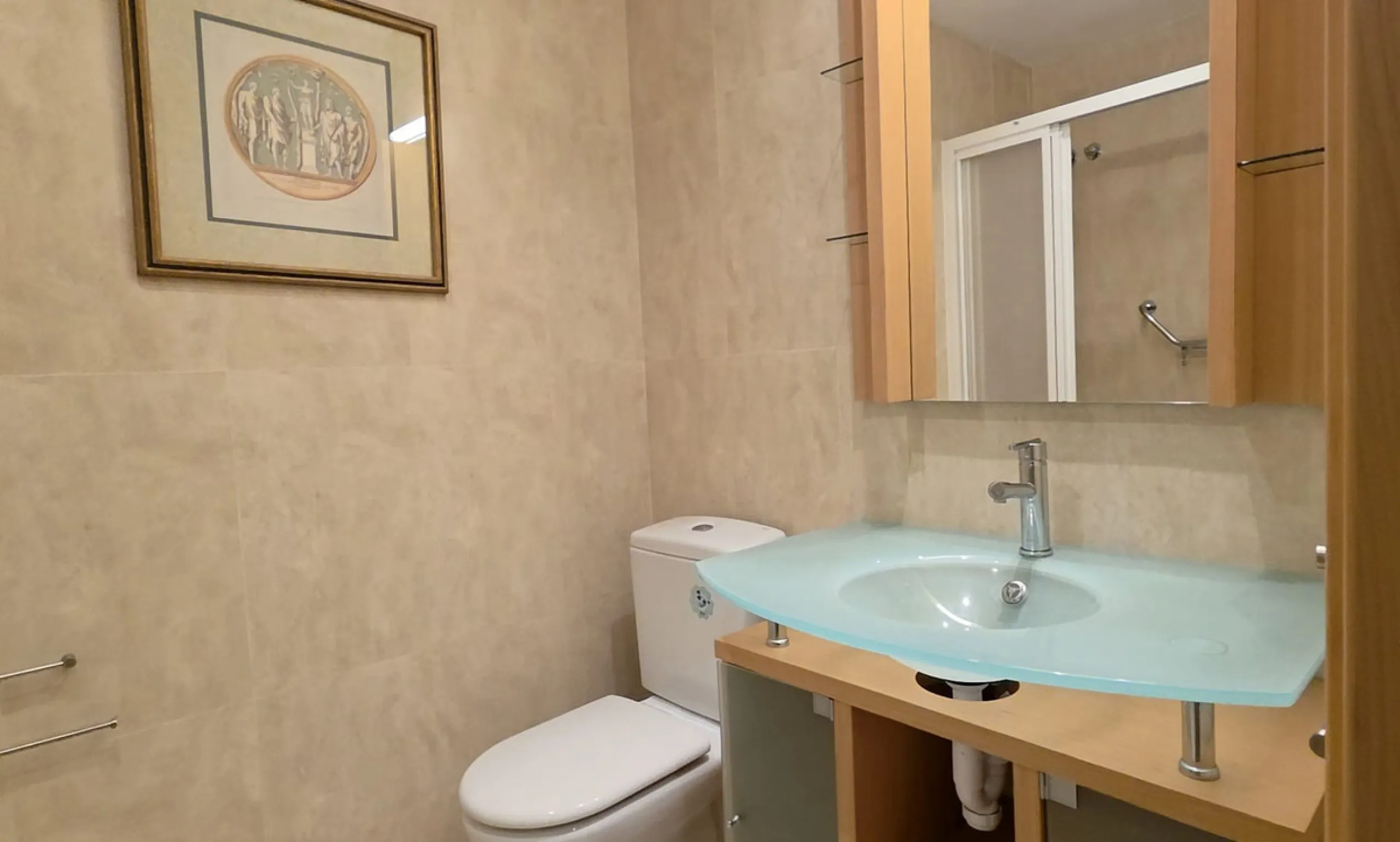 Exclusive luxury studio that combines elegance, comfort, and a privileged location. The property features a full bathroom and a spacious open-plan area that integrates the living room, dining area, kitchen, and bedroom. It also offers a storage room and a