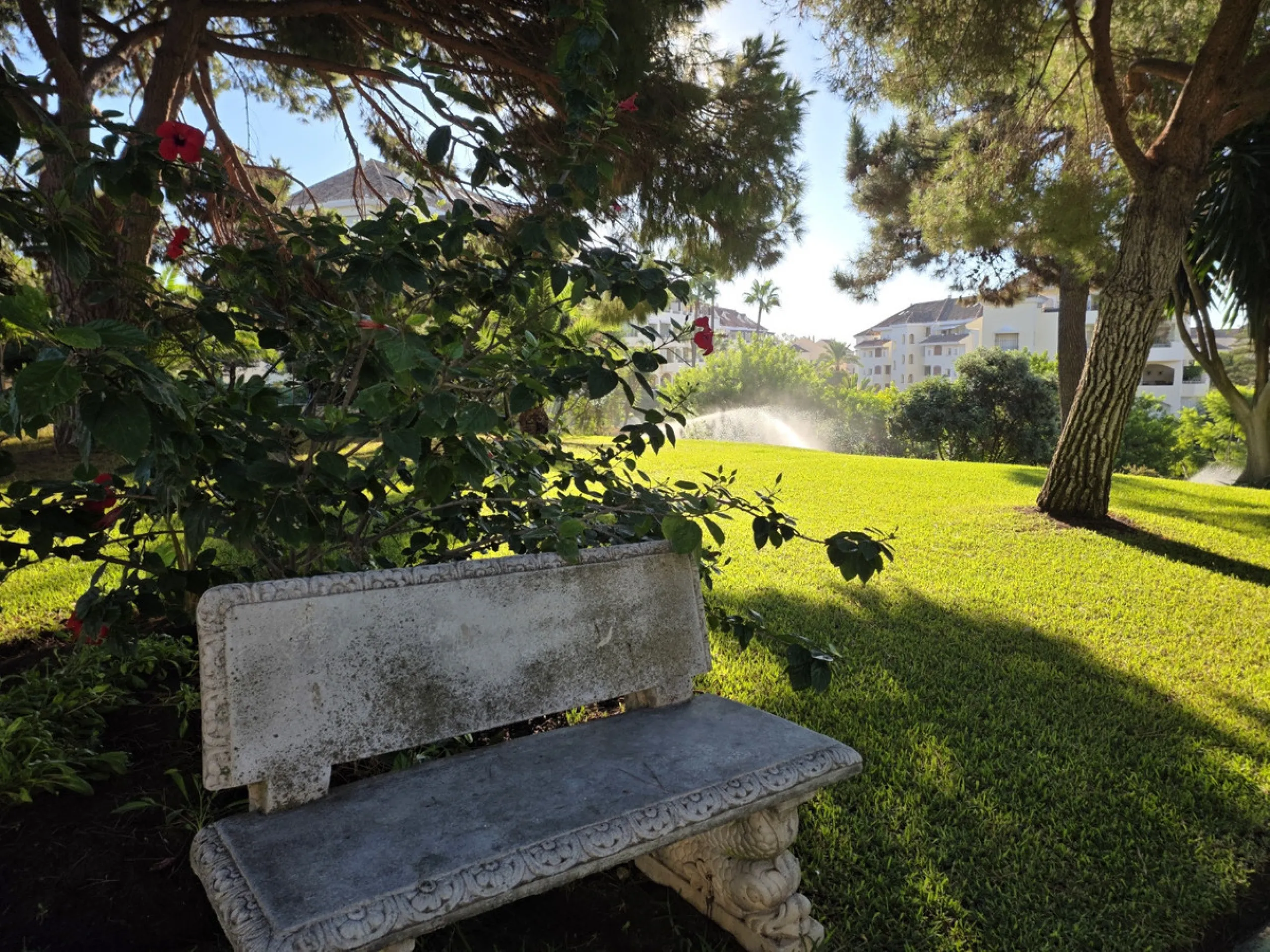 Exclusive luxury studio that combines elegance, comfort, and a privileged location. The property features a full bathroom and a spacious open-plan area that integrates the living room, dining area, kitchen, and bedroom. It also offers a storage room and a