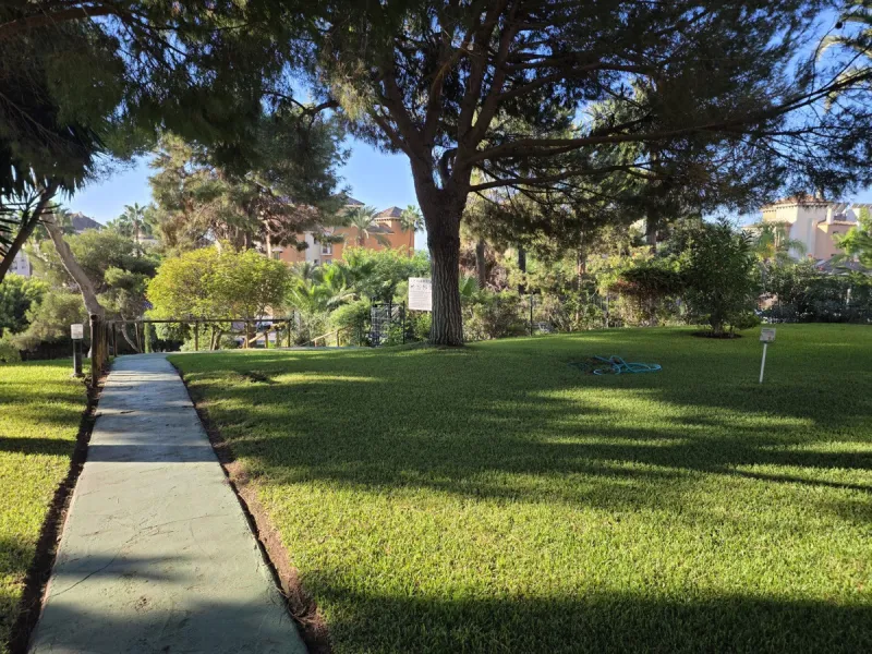 Exclusive luxury studio that combines elegance, comfort, and a privileged location. The property features a full bathroom and a spacious open-plan area that integrates the living room, dining area, kitchen, and bedroom. It also offers a storage room and a
