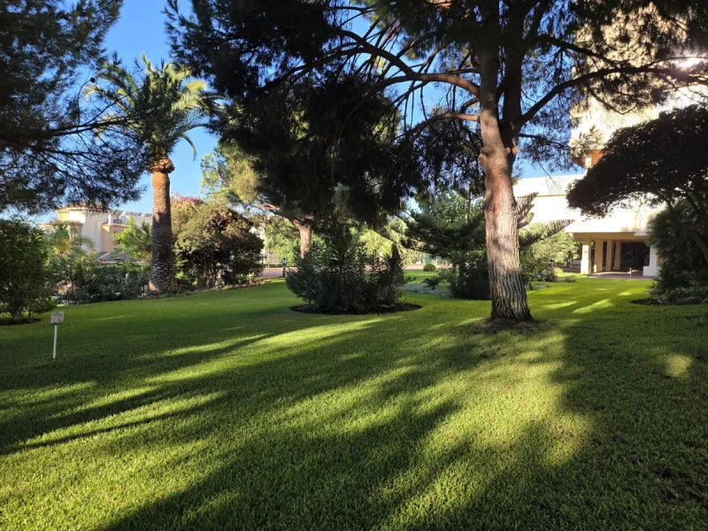 Exclusive luxury studio that combines elegance, comfort, and a privileged location. The property features a full bathroom and a spacious open-plan area that integrates the living room, dining area, kitchen, and bedroom. It also offers a storage room and a