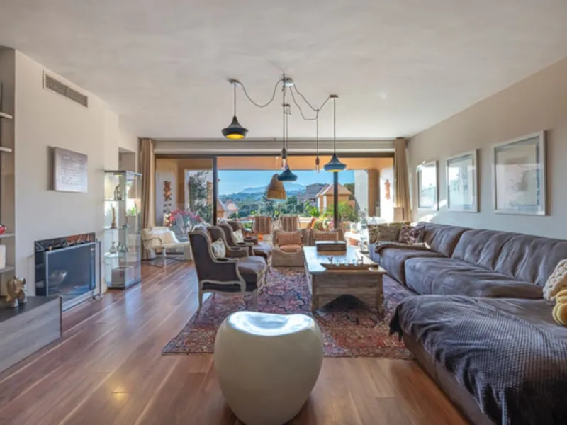 STUNNING PENTHOUSE WITH LARGE TERRACE NEXT TO THE GOLF COURSE