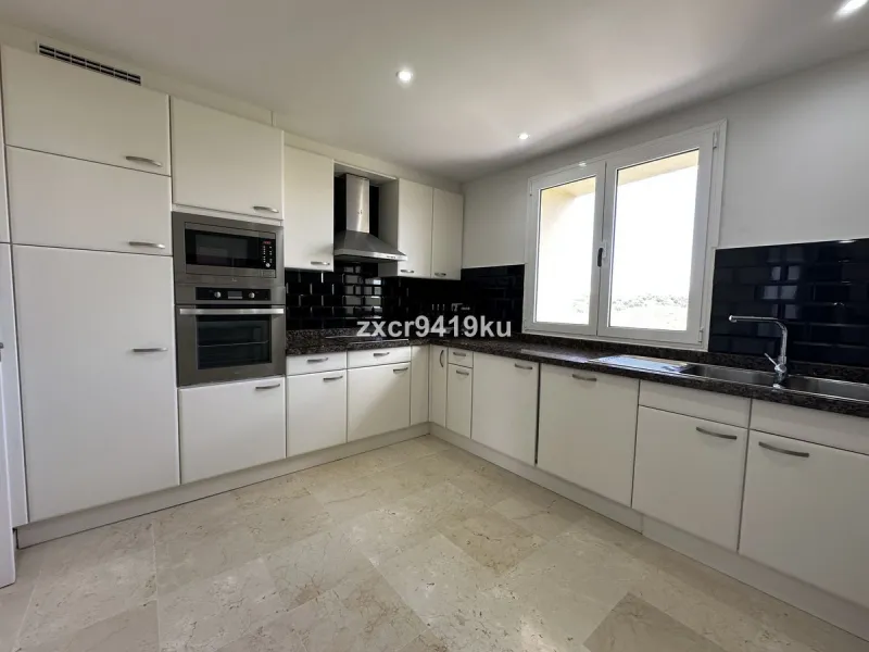 Apartment - Middle Floor Apartment в продаже в Mijas, Málaga. В доме 2 спален и 2 ванных комнат. Площадь дома 122 м²
