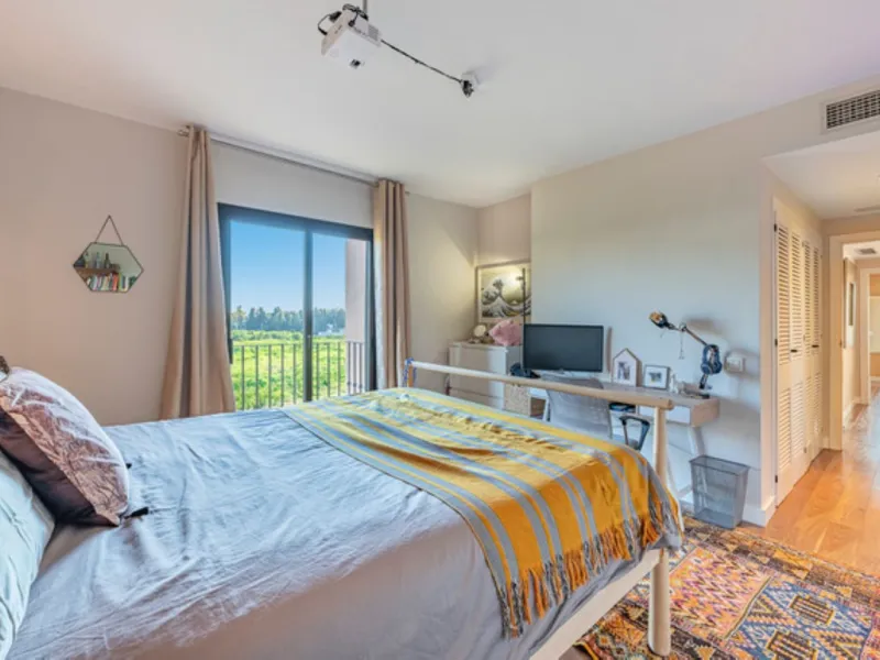 STUNNING PENTHOUSE WITH LARGE TERRACE NEXT TO THE GOLF COURSE