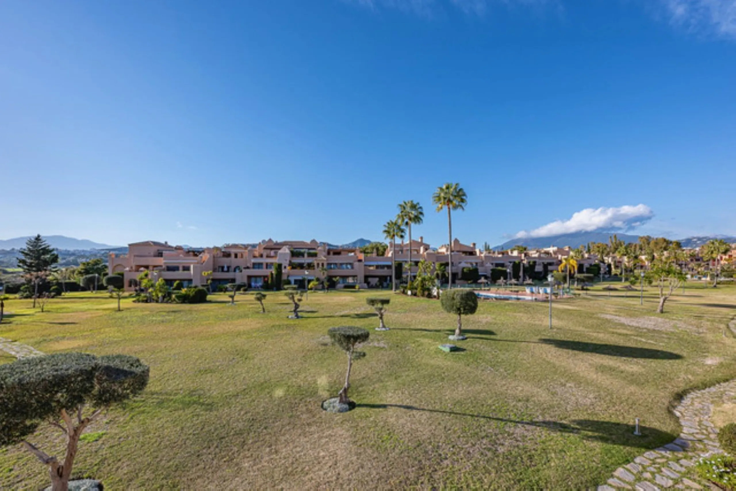 STUNNING PENTHOUSE WITH LARGE TERRACE NEXT TO THE GOLF COURSE
