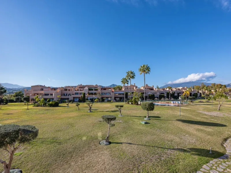 STUNNING PENTHOUSE WITH LARGE TERRACE NEXT TO THE GOLF COURSE