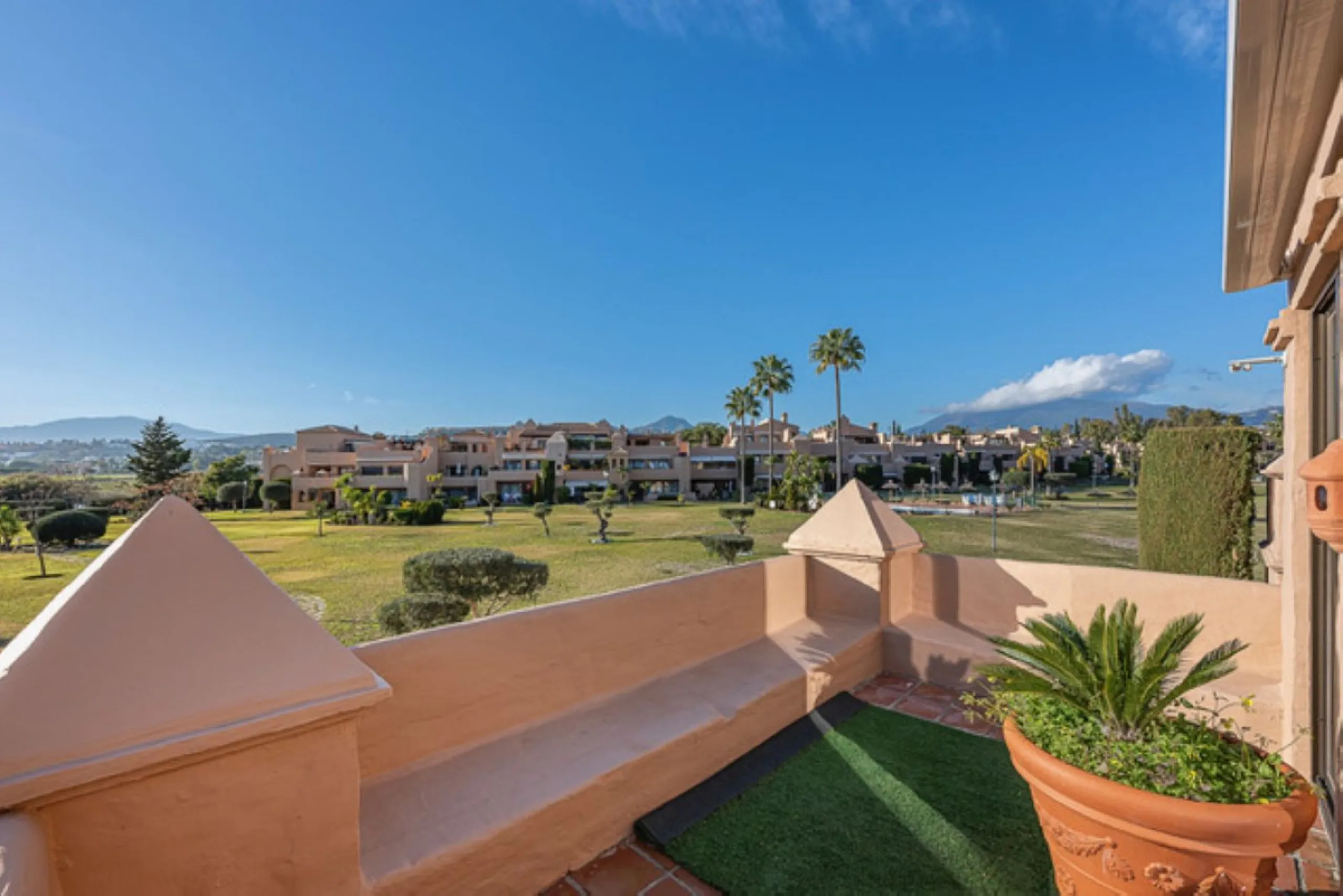 STUNNING PENTHOUSE WITH LARGE TERRACE NEXT TO THE GOLF COURSE