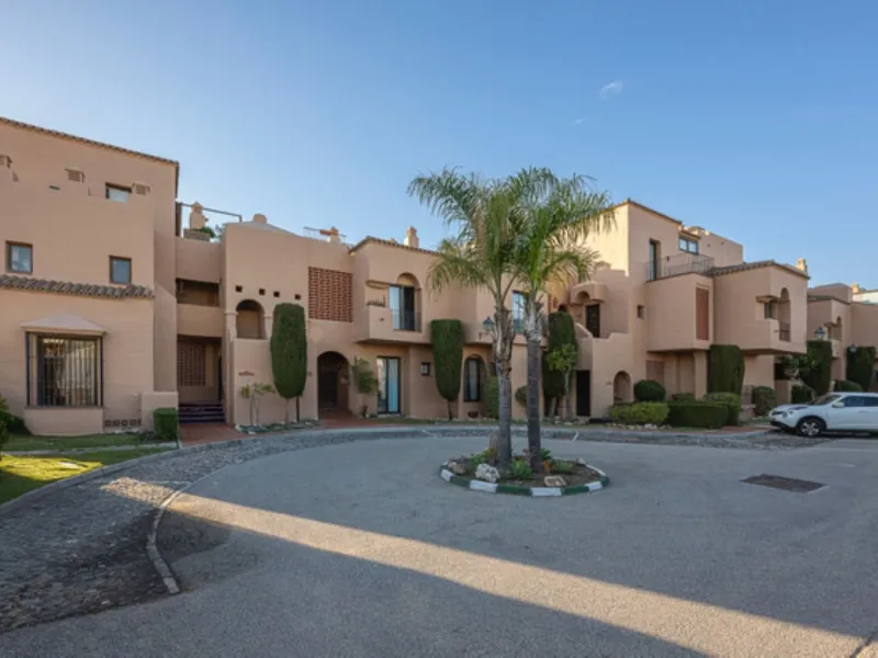 STUNNING PENTHOUSE WITH LARGE TERRACE NEXT TO THE GOLF COURSE