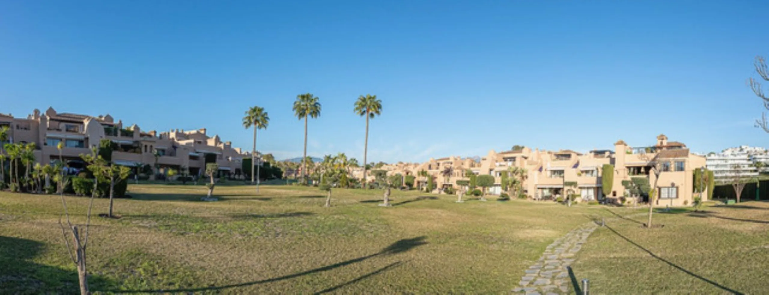 STUNNING PENTHOUSE WITH LARGE TERRACE NEXT TO THE GOLF COURSE