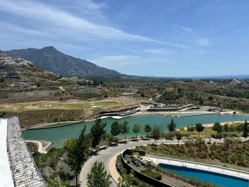 Sensational 3 bedroom corner apartment in Real de la Quinta Quercus Phase
