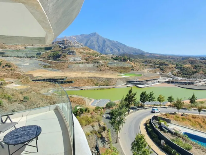 Sensational 3 bedroom corner apartment in Real de la Quinta Quercus Phase