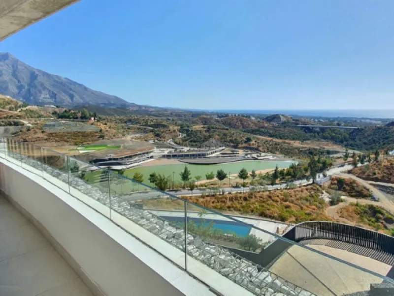 Sensational 3 bedroom corner apartment in Real de la Quinta Quercus Phase