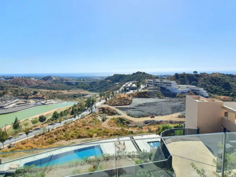 Sensational 3 bedroom corner apartment in Real de la Quinta Quercus Phase